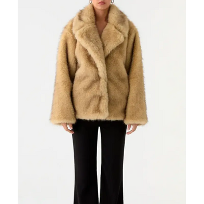 Love Is­land Be­yond the Vil­la Kaylor Martin Fur Coat
